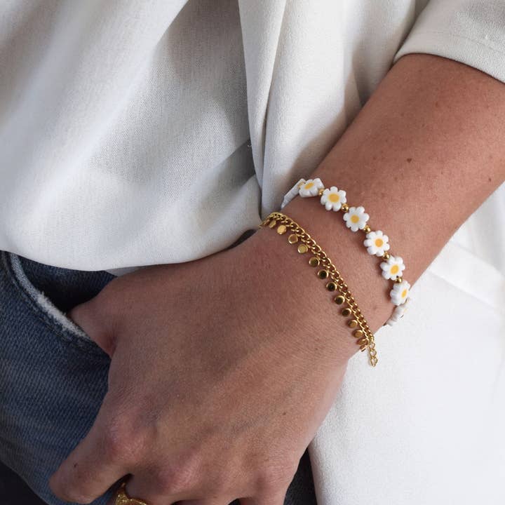 Flower bracelet for wholesale by Manacreations