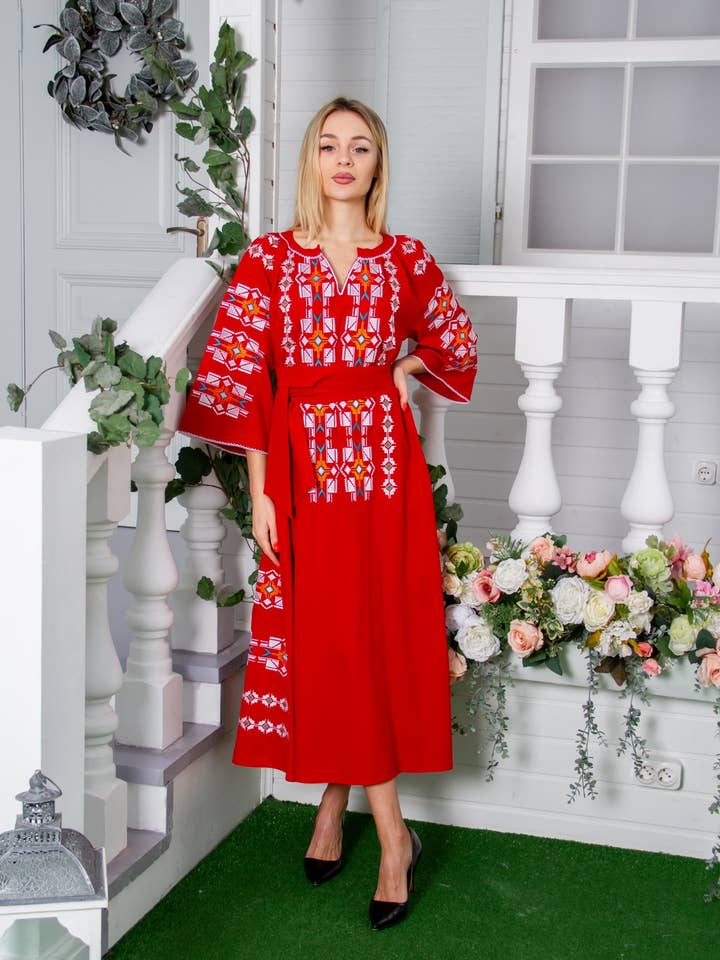 Abito con ricamo geometrico rosso per la vendita all'ingrosso da parte di Galychanka