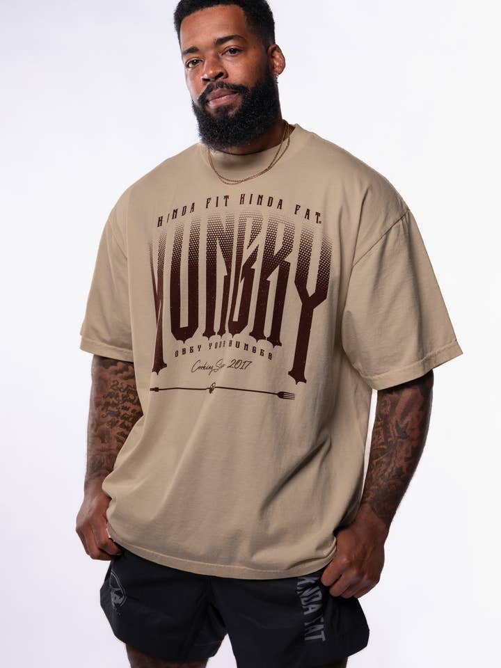 Hungry Premium Oversized T-shirt för wholesale av Kinda Fit Kinda Fat