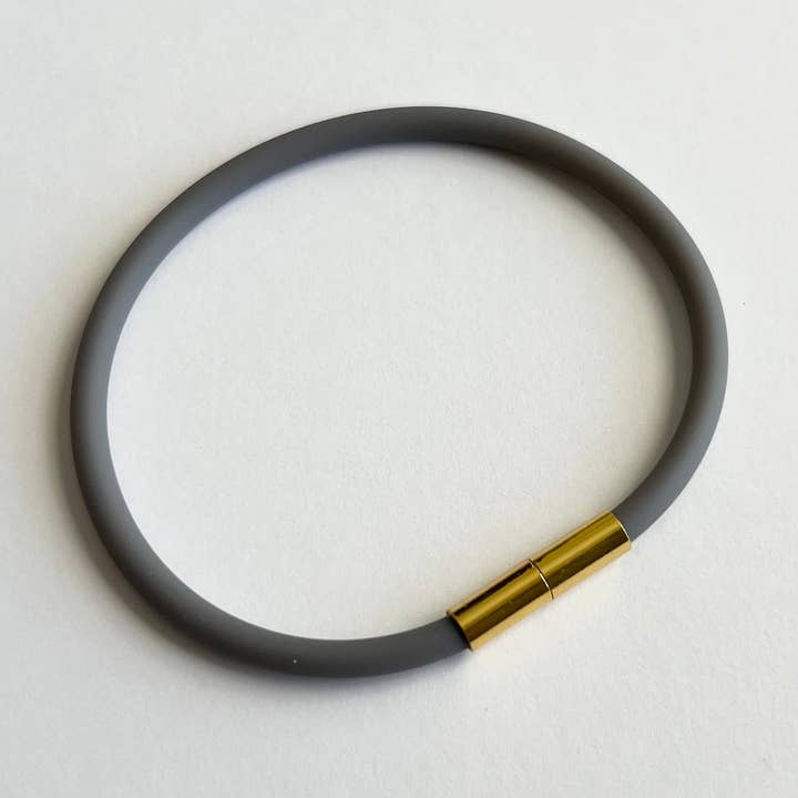 Robyn Fecho Magnético com Fecho Magnético Soft-Touch Pulseira em Silicone Cinza Claro por atacado de Unklaspe