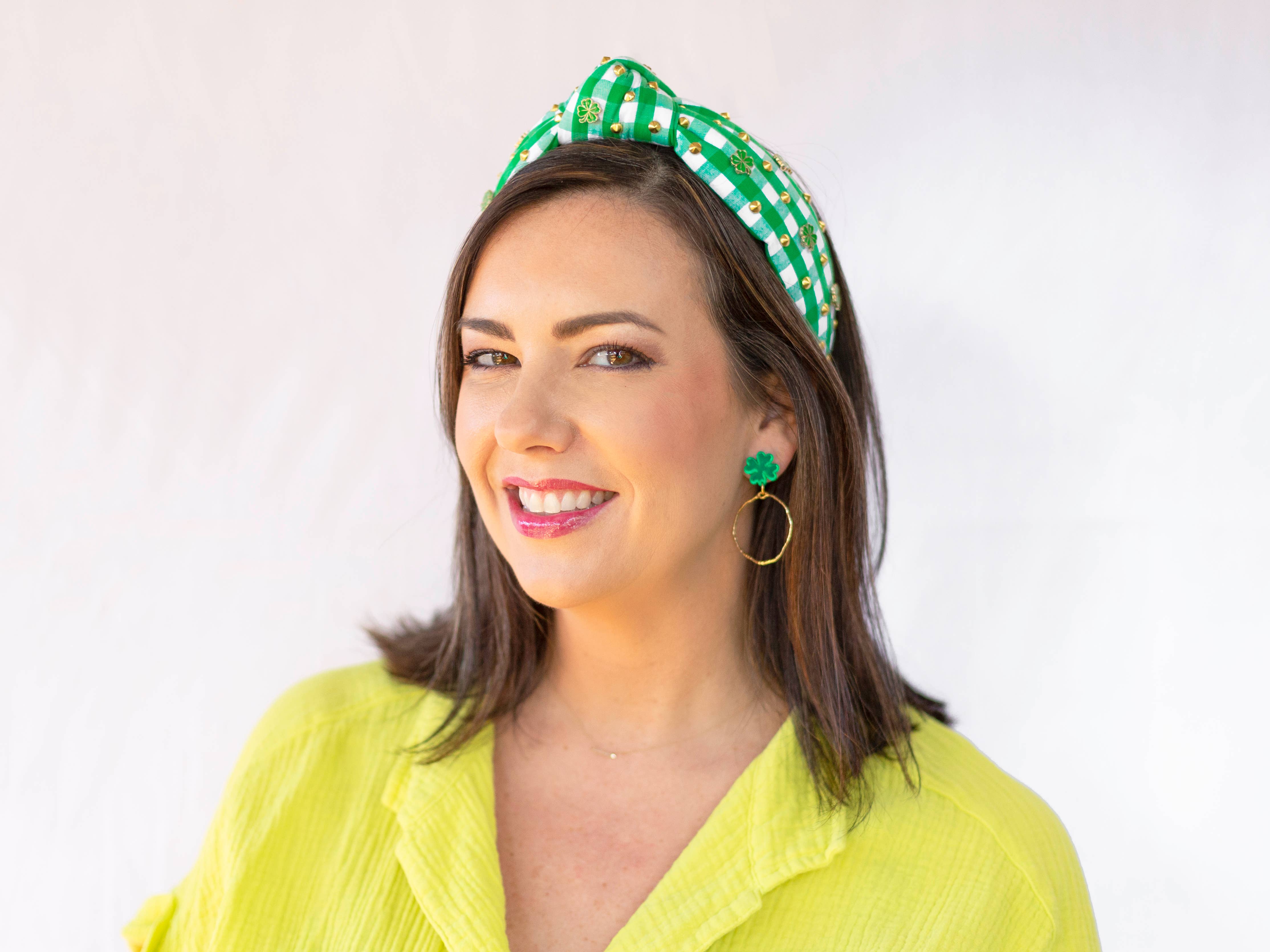 Sandy + Rizzo – wholesale Fashion headband – women's – Clover Charm Headband with Enamel Embellishments1