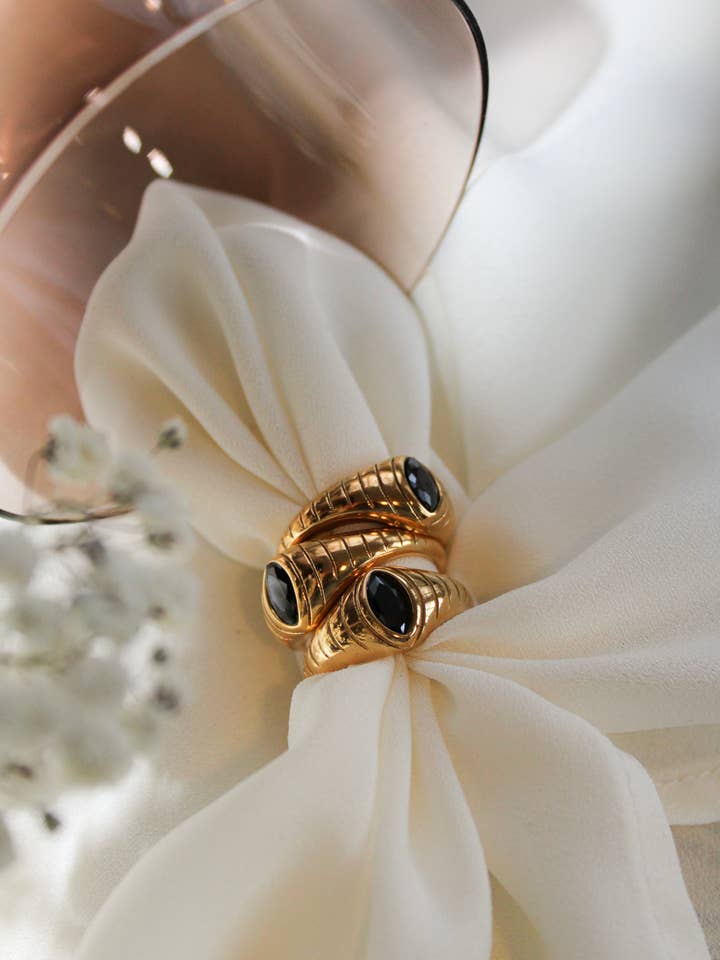 Anneau de Phoebe pour la vente par 24th & Gold