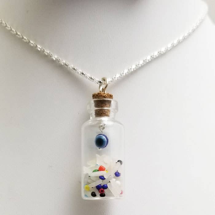 Génie de l'Œil Divin en Bouteille fait main sur chaîne en argent de 18 pouces pour la vente par Costello International