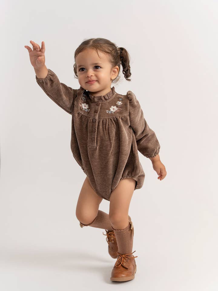 Velours Brodé Floral Bulle pour la vente par Hush.Shop