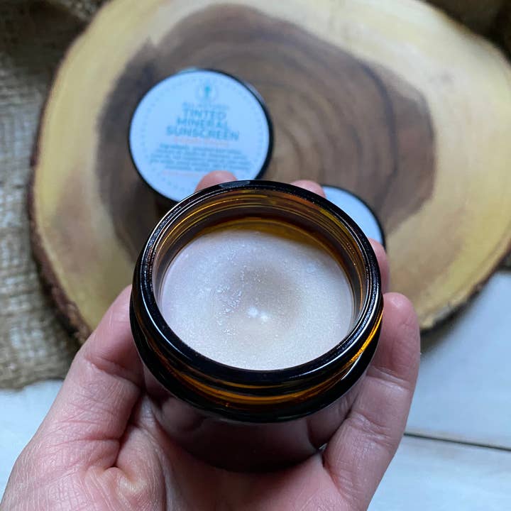 Natürlicher mineralischer Sonnenschutzbalsam mit Zink und pflegendem Talg | Breites Spektrum an UVA- und UVB-Schutz | Alle natürlichen Inhaltsstoffe für den Großhandel von Lazuli Farms