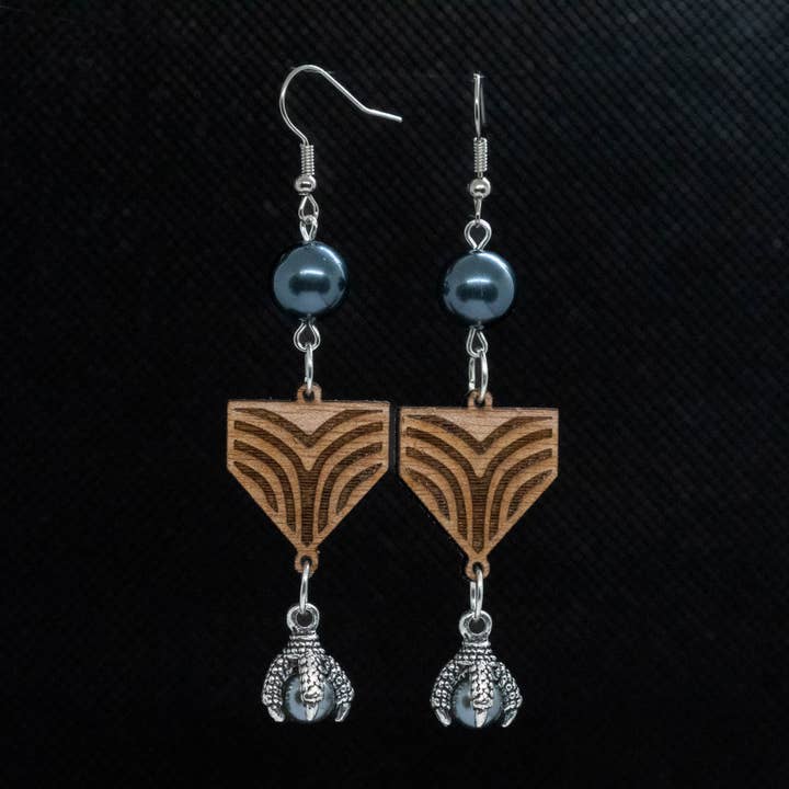 Drachenklauen- und Schildholzohrhänger für den Großhandel von JAC Jewelry Designs