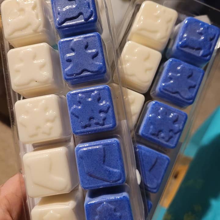 Blue Pineapple Melts – wholesale Wax melt – Christmas Clamshell