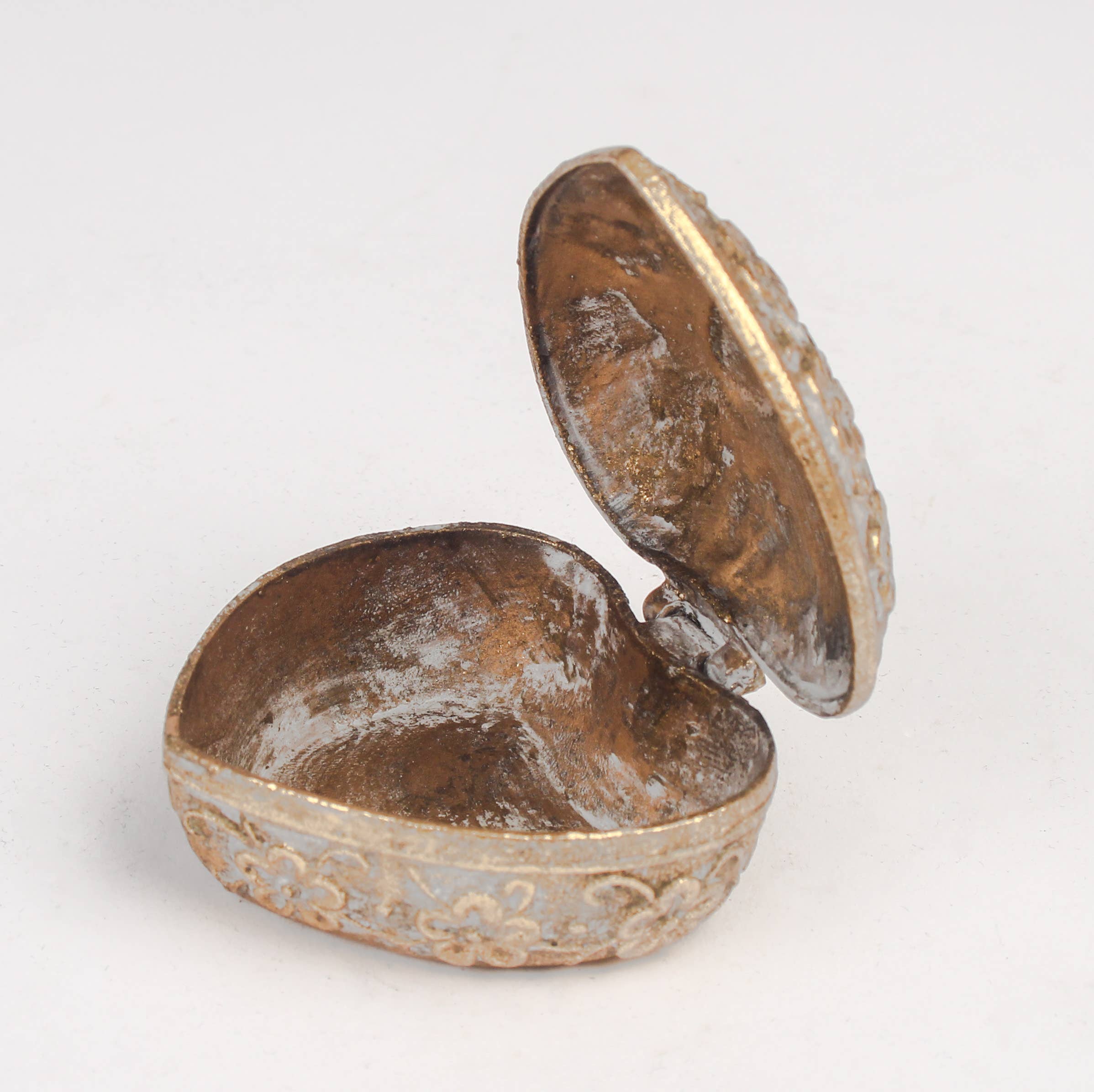 Originals International Ltd - Wholesale Decorative Box - Distressed White & Gold Heart Trinket Box – Keepsake Storage2