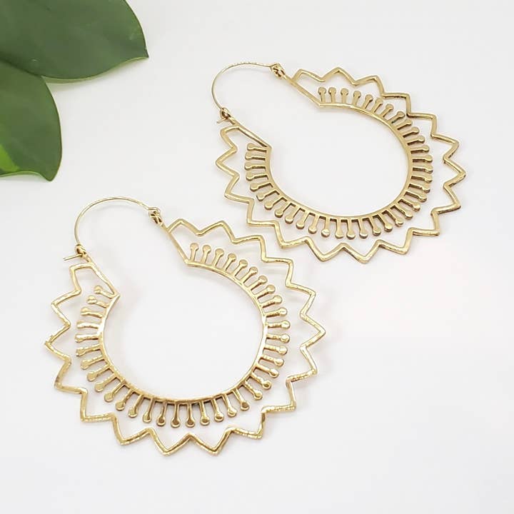 Pendiente de aro grande de latón ondulado con forma de rayo para venta al por mayor de Baizaar