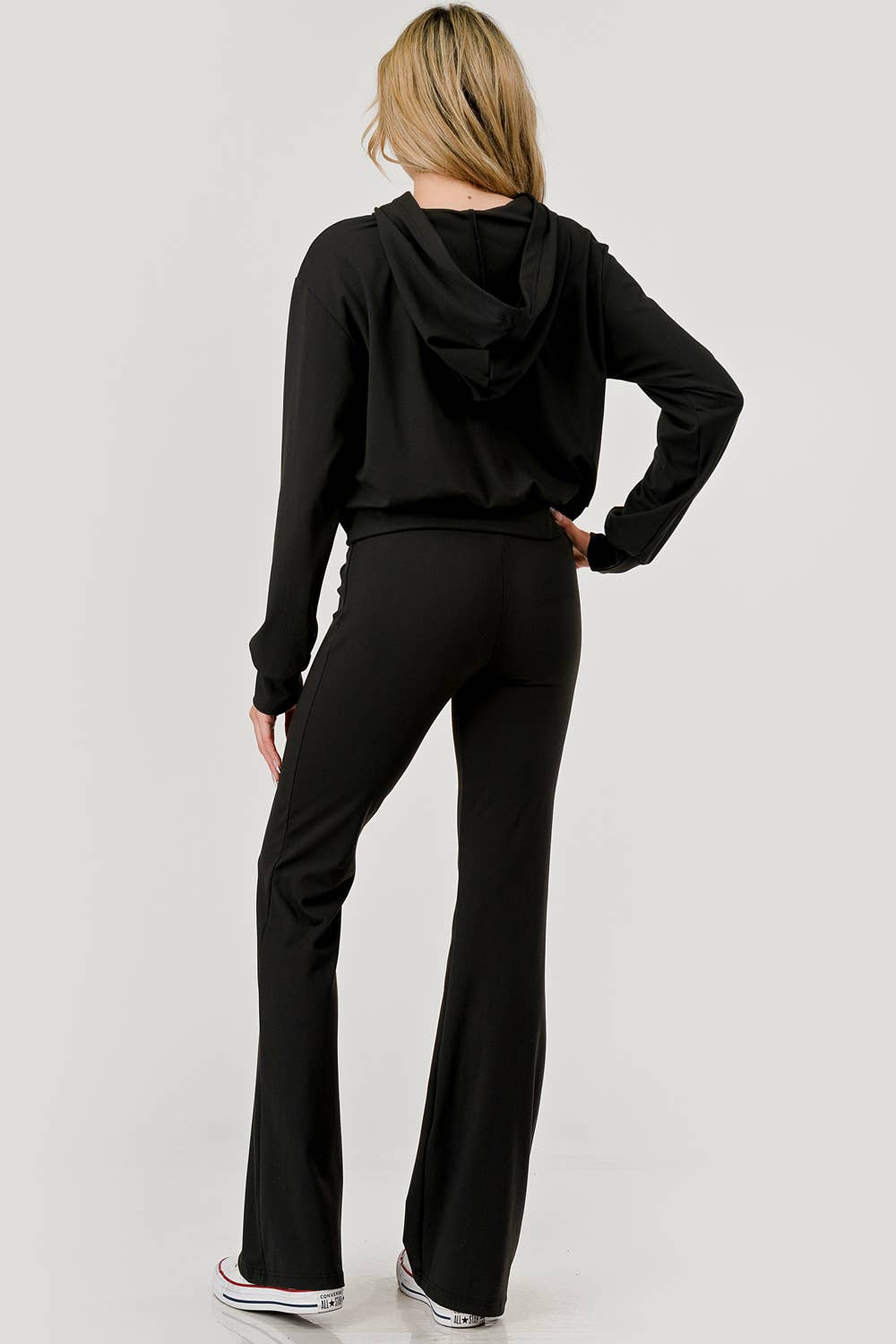 REDFINCH APPAREL INC - Vendita all'ingrosso Completo loungewear - Donna - Set 2 pezzi: felpa con cappuccio e pantaloni svasati con coulisse da donna4