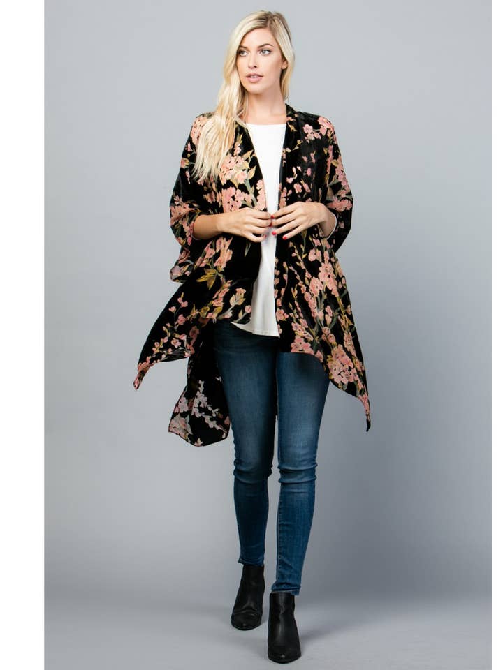 KIMONO IN VELLUTO CON STAMPA DI FIORI DI CILIEGIO per la vendita all'ingrosso da parte di LA Soul