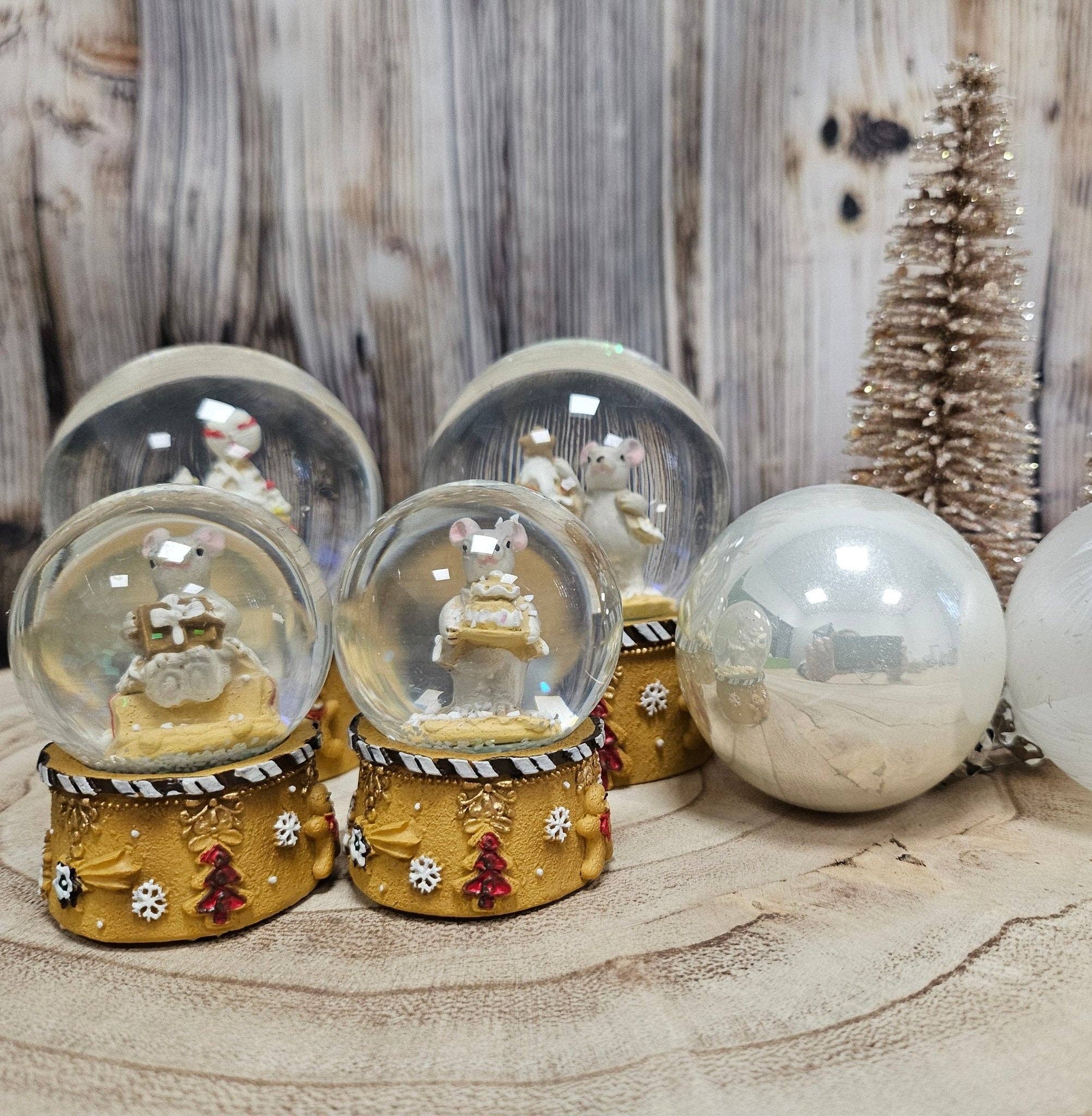 Schneekugelhaus - Wholesale Snow Globe - Sweet Mini Snow Globes Christmas Mouse Christmas Bakery1
