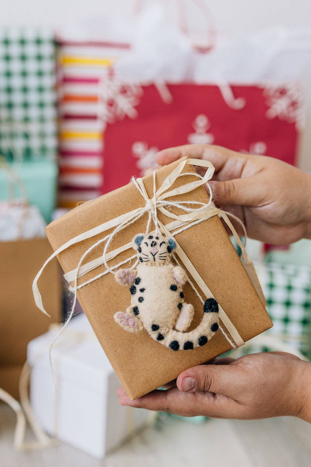 Nivas – wholesale Prydnad – Jul snöleopard filtprydnad2