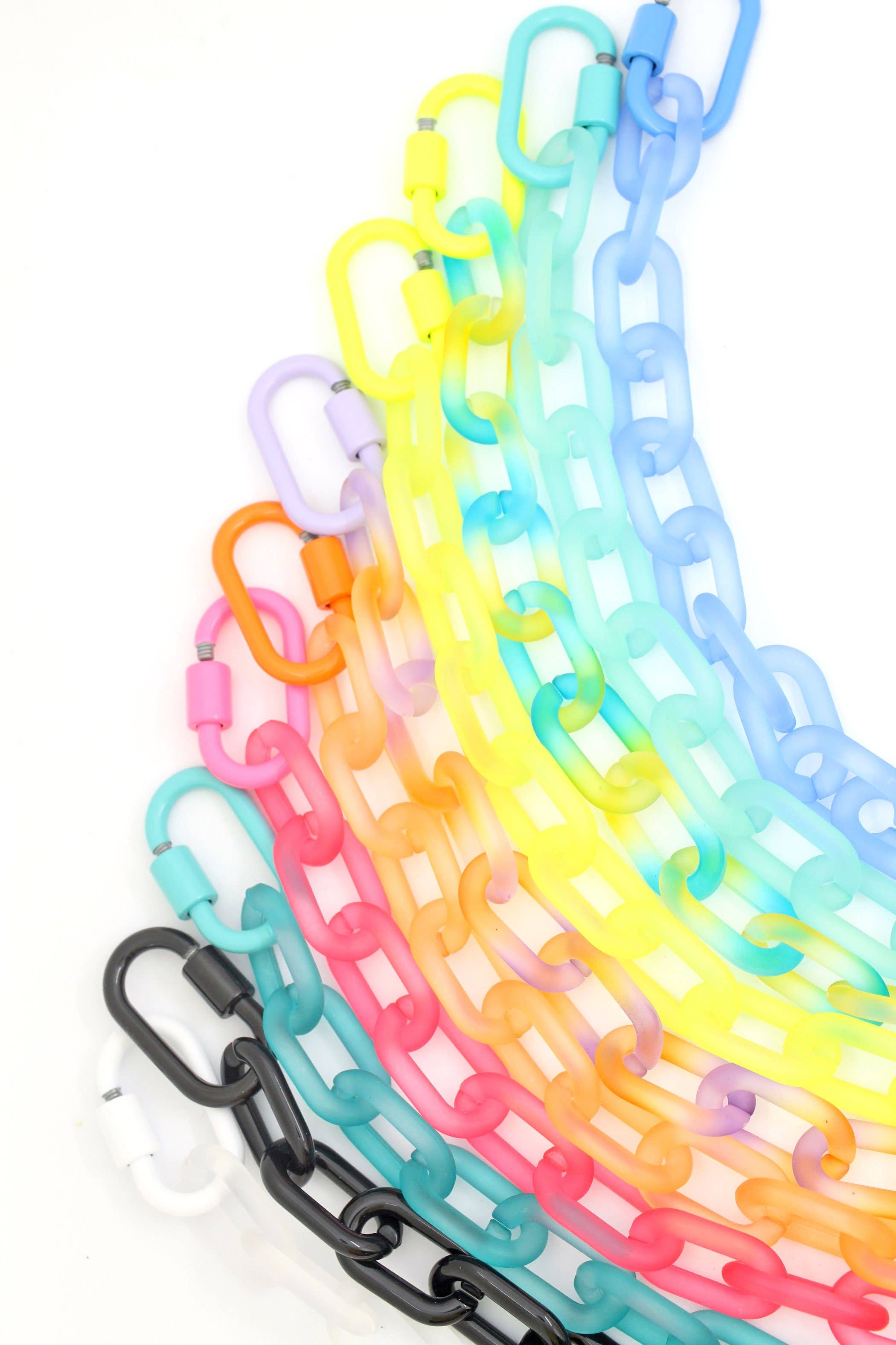 Woman Shops World – wholesale Link & chain necklace – Acrylic Snap Link Necklace w/ Enamel Carabiner Clasp7