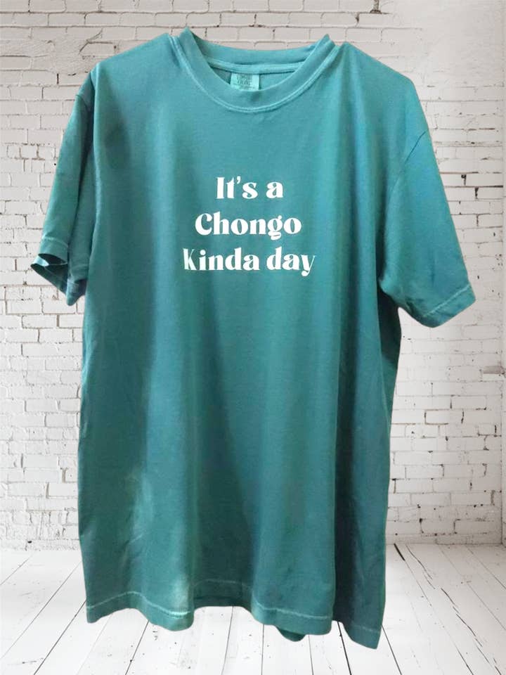 Het is een Chongo Soort Dag T-shirt voor wholesale door La Beks