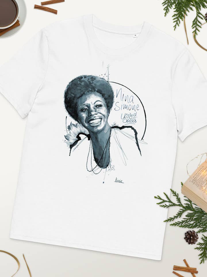 Nina Simone I Le t-shirt unisexe en coton biologique pour la vente par UNITED SOULS