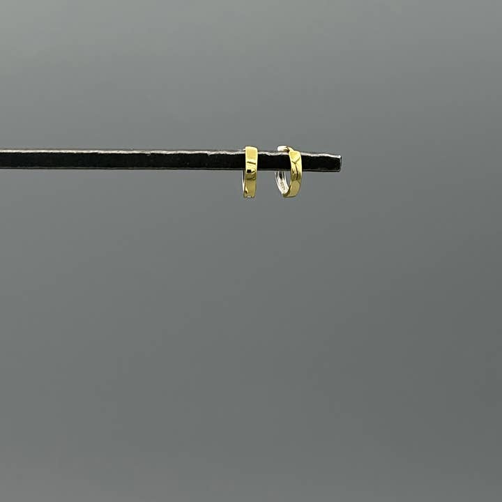 Something Silver – Großhandel Hoops – 10 mm Mini Wende-Clicker-Creolen in Silber & Gold4