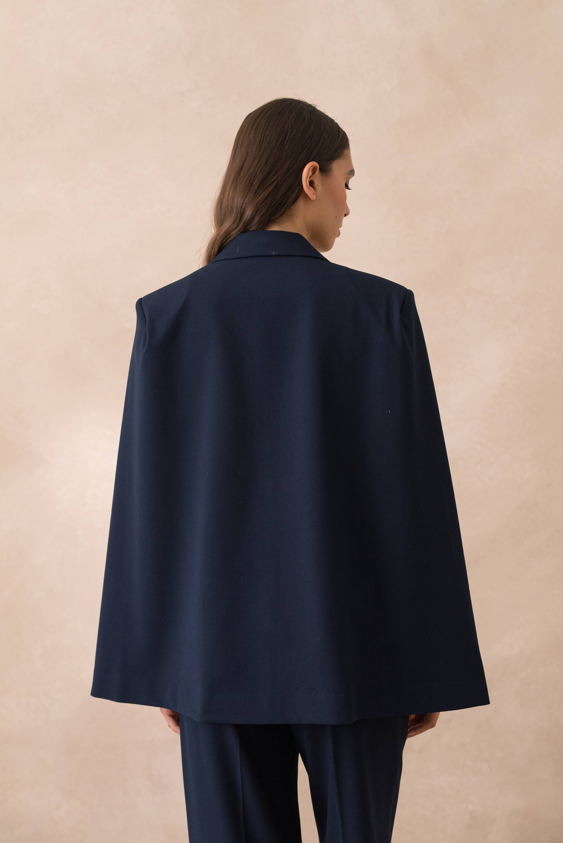 Attentif Paris - Wholesale Jacket - Women's - [Vision] Oversized cape jacket with structured cut13