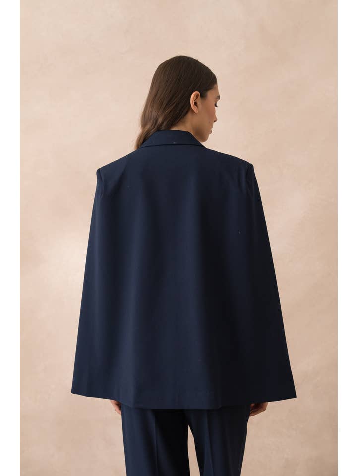 Attentif Paris – Blusão - Mulher por atacado – Casaco capa oversized com corte estruturado13