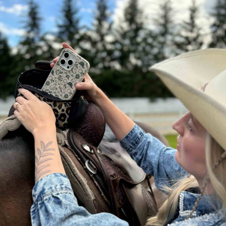 Pela Case Corporation – wholesale Phone case – Unisex – London Fog Equestrian iPhone 15 Case