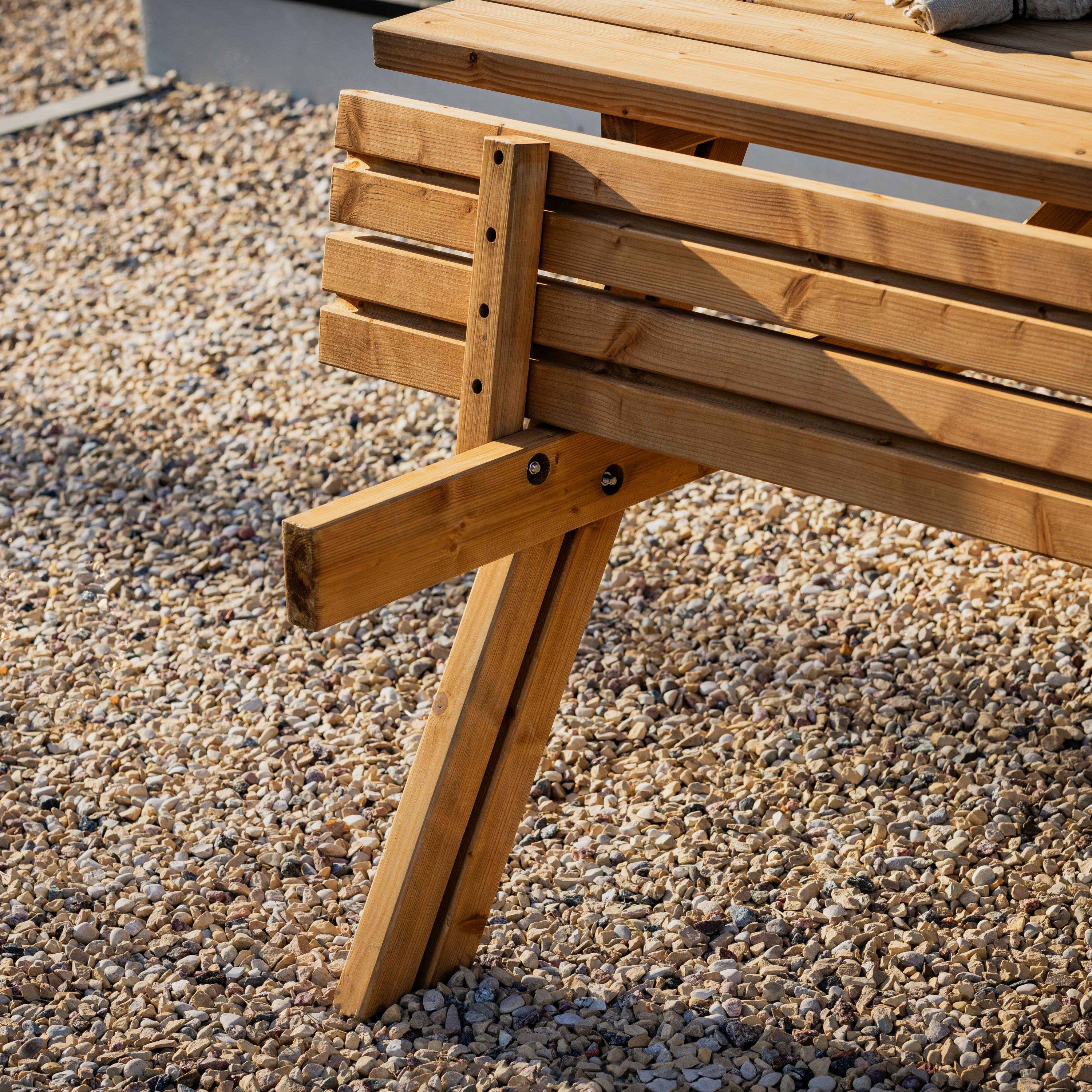 AMATA - Vendita all'ingrosso Tavoli da patio - Set da picnic in legno marrone a forma di A con tavolo e panchine5