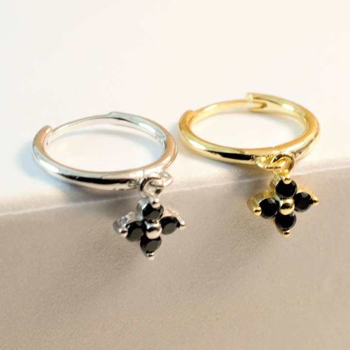 schwarze Ohrringe - Blumen-Ohrringe - Knorpelohrring für den Großhandel von Diat