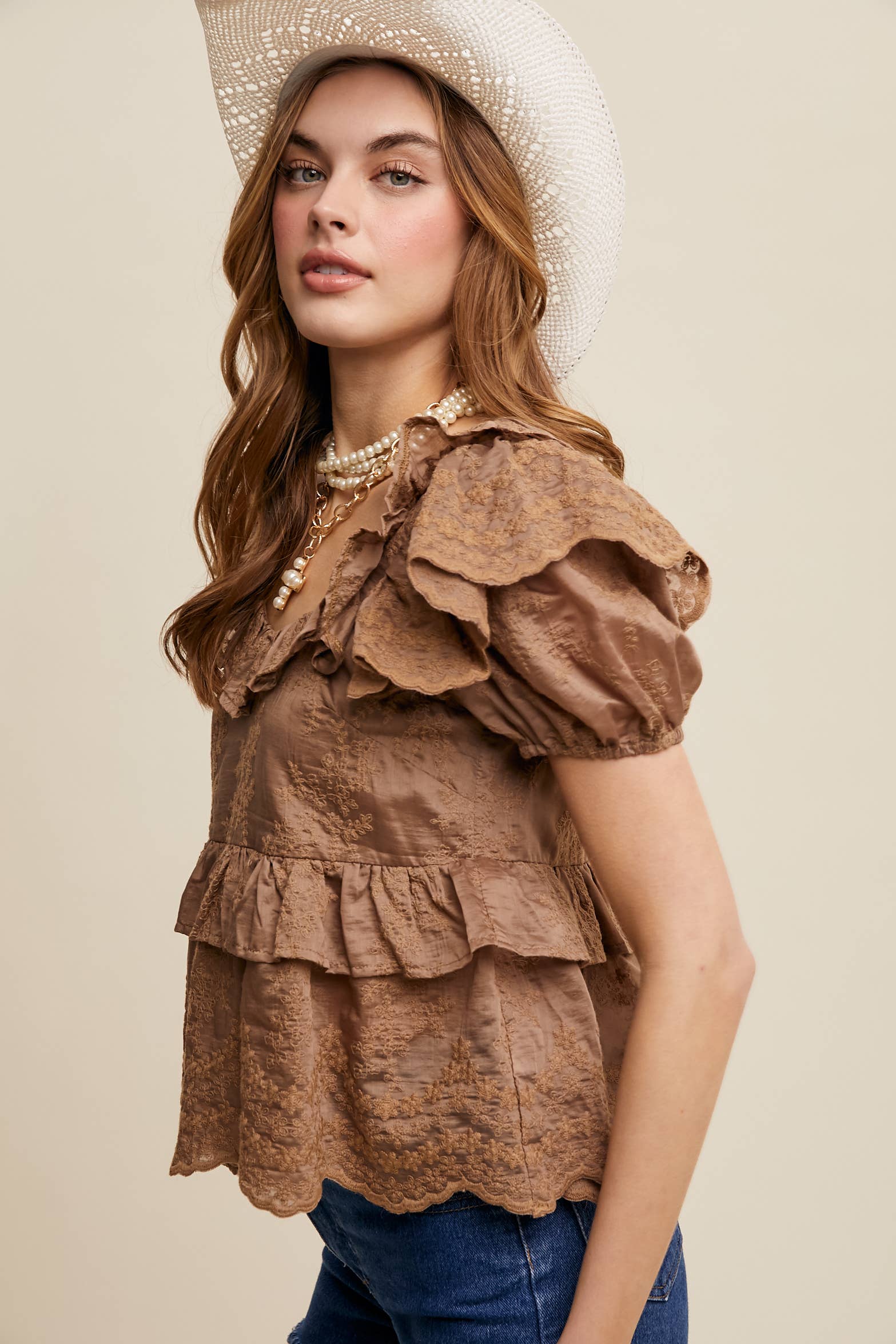 Listicle – Engroshandel Bluse - Dame – Broderet flæsepeplumbluse14