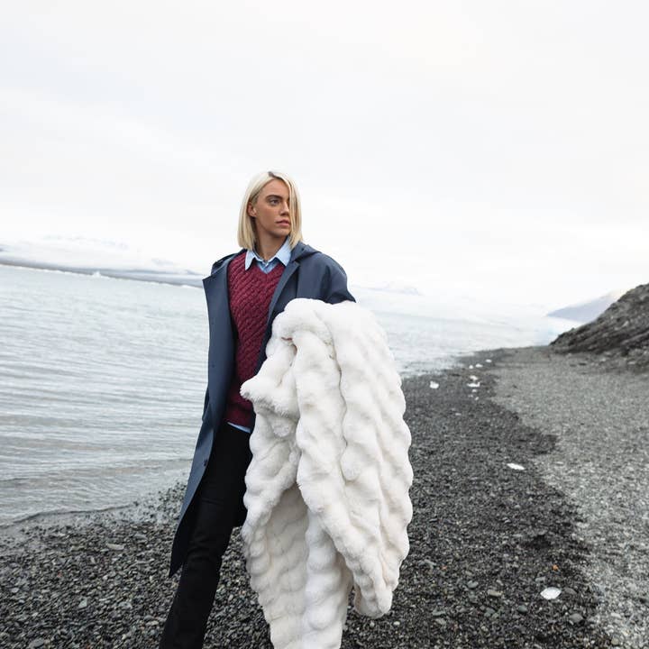 Lola Blankets - Wholesale Throw Blanket - Snow White7