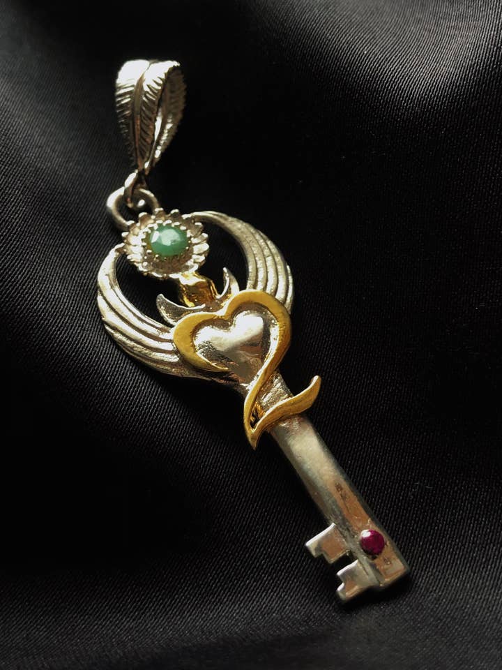 Pendente Chave Gratitude - Prata de 1ª Lei/Ouro 24K Vermeil por atacado de Liquid Fire Mantra