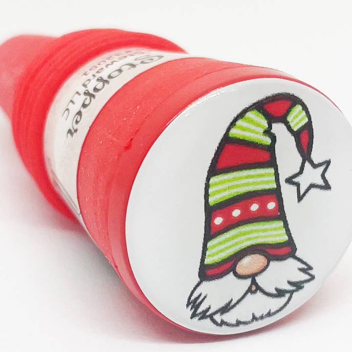 The Wine Steward LLC - Venta al por mayor Tapones de vino - Tapón para botella con forma de sombrero a rayas con forma de gnomo, base roja5