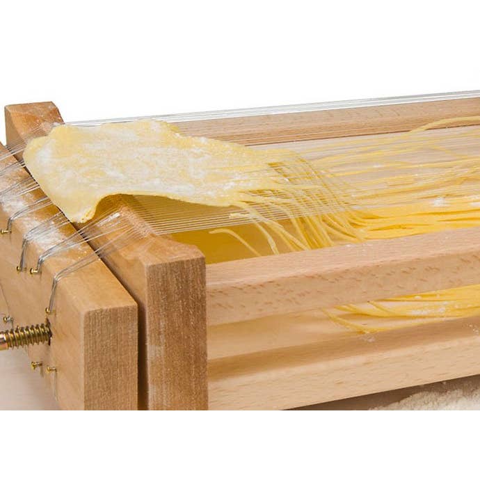 Elettro Center – Großhandel Küchengerät – Spaghettischneider „Guitar“ aus Abruzzen2