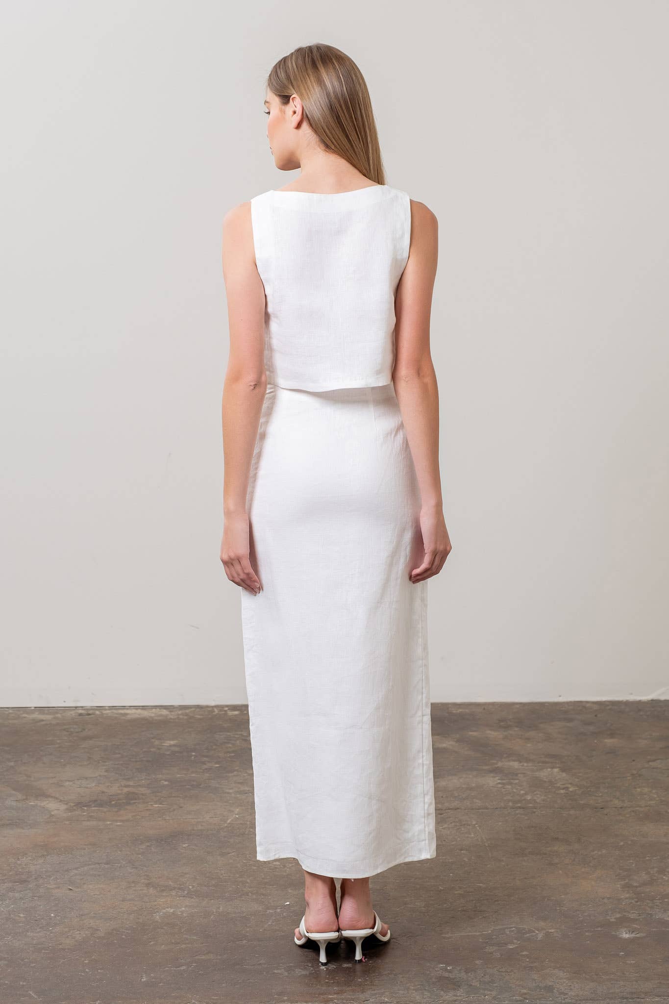 Moon River – Engroshandel Bluse - Dame – ÆRMELØS HØR CROP TOP MED FIRKANTET HALSUDSKÆRING5