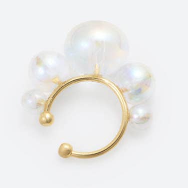 Pendiente único tipo ear cuff con 5 perlas irisadas imitando burbujas, colección « Dans ma bulle » para venta al por mayor de La Mome Bijou