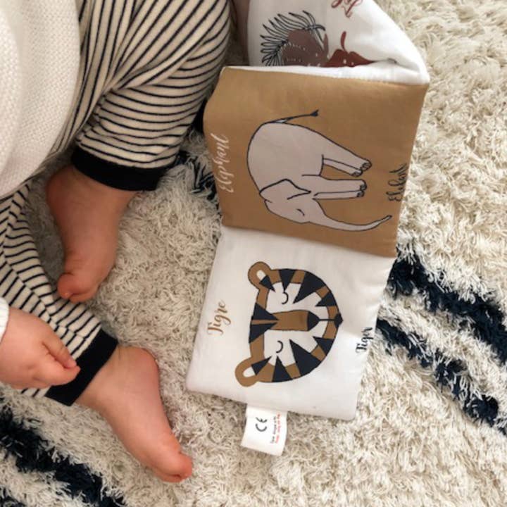 Carotte & Cie – wholesale Baby and toddler book (0–2) – Savannah Animals awakening book1