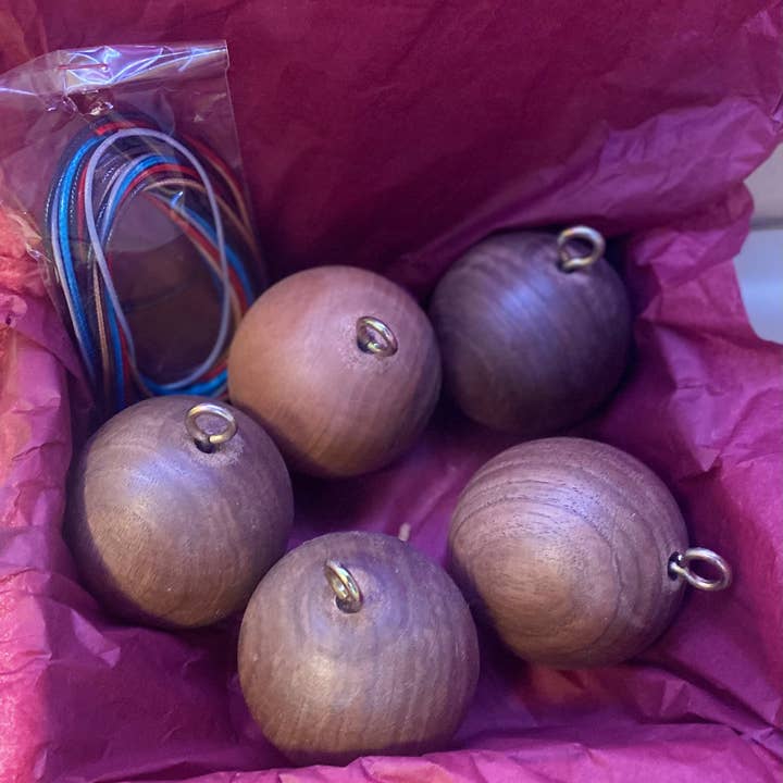 WoodCraftHaven – Engroshandel Pyntetallerken/skål – Trækuglesæt (5 stk) med Bøgkop Eg, Kirsebær, Ask Valnød 9