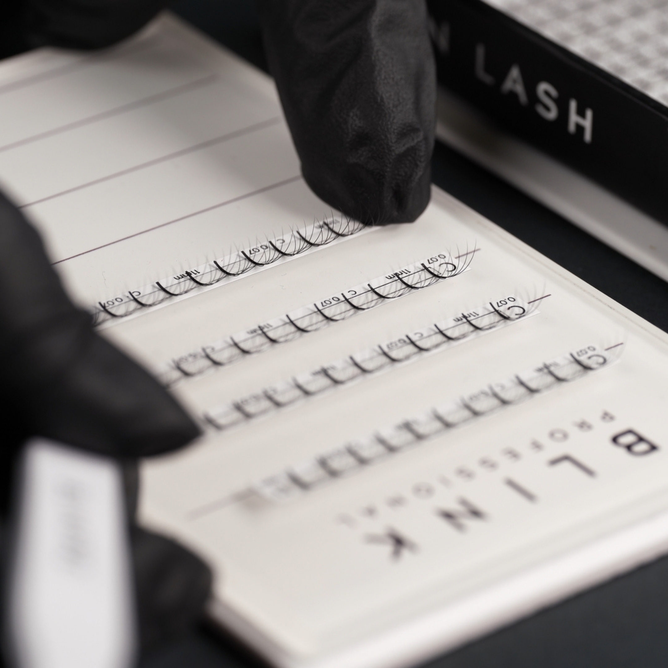 Blink Professional - Wholesale Eyelash/Brow Serum - Lash Holder6