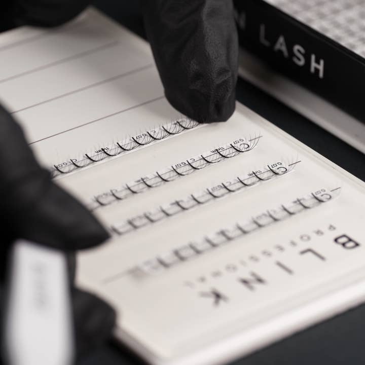 Blink Professional - Wholesale Eyelash/Brow Serum - Lash Holder6