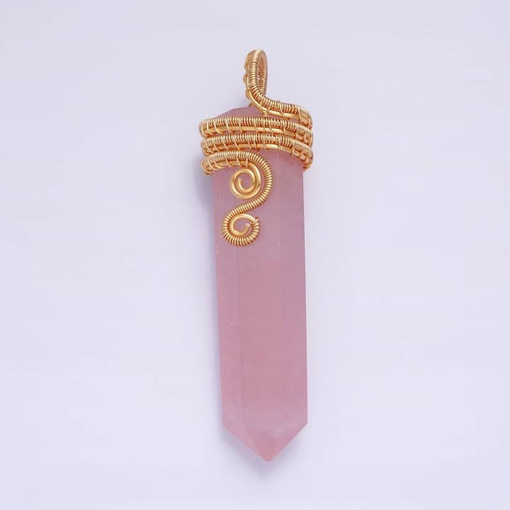 Ciondolo a Bacchetta a Punta in Quarzo Rosa Naturale con Filo Circolare da 60mm Riempito in Oro 16K | AA225 per la vendita all'ingrosso da parte di Aim Eternal