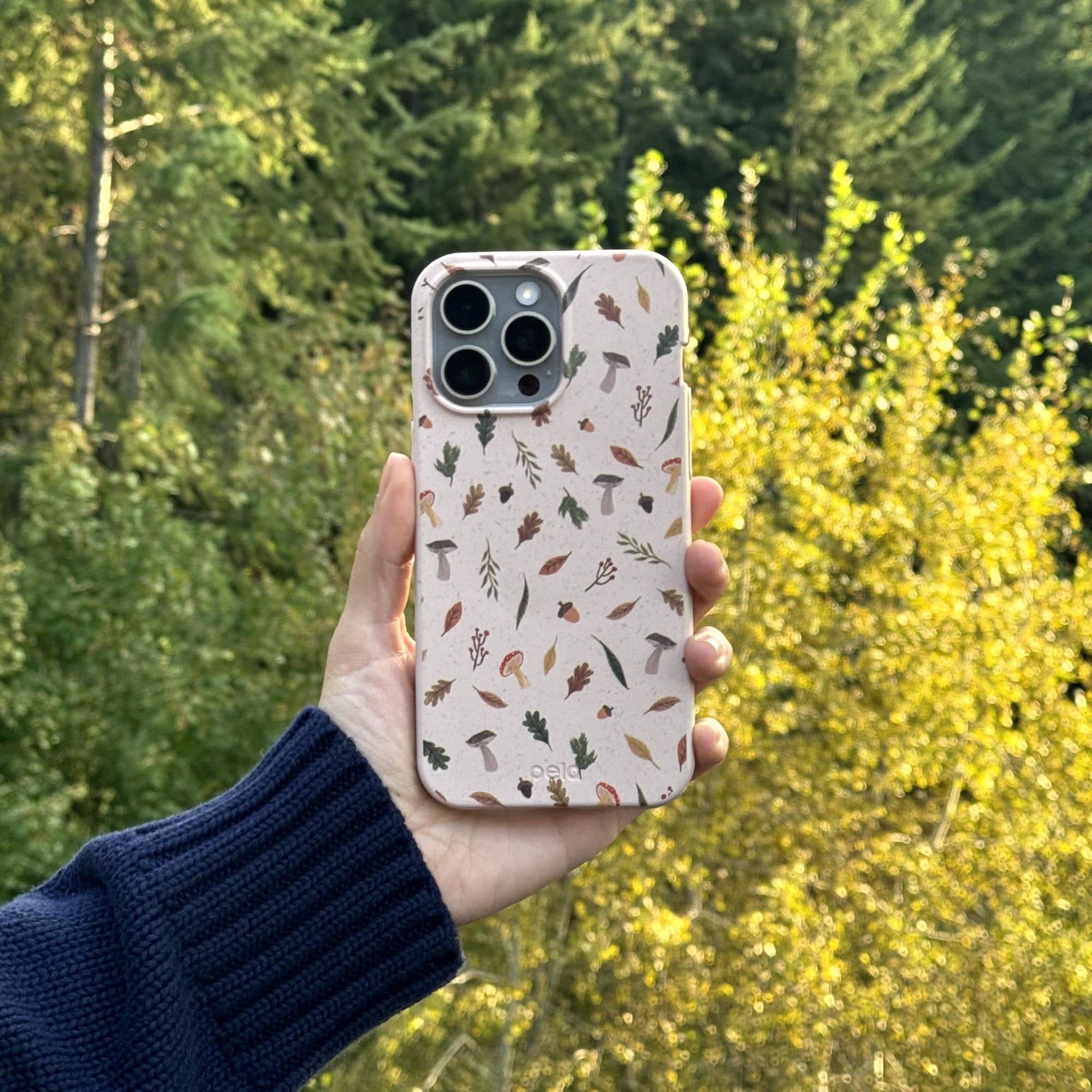 Open Mind Developments Corporation - Venta al por mayor Funda para móvil - Mujer - Funda Seashell Woodland Harvest para iPhone 16 Pro1