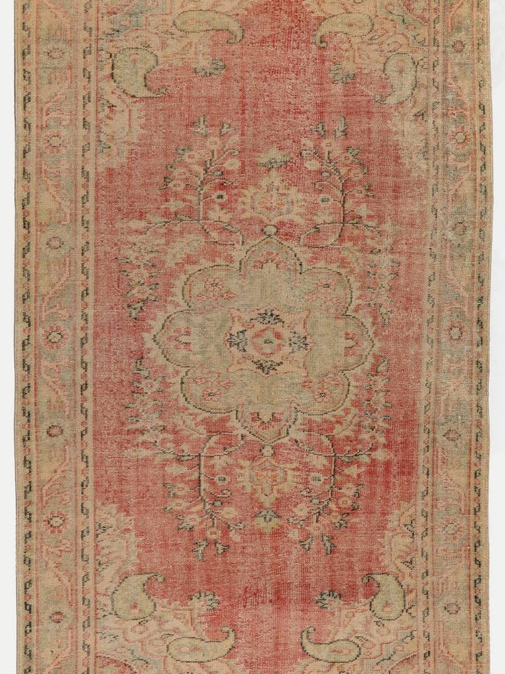 Tapete Turco Vintage único com nós à mão de 6x9,6 pés por atacado de Rug Specialist LLC.