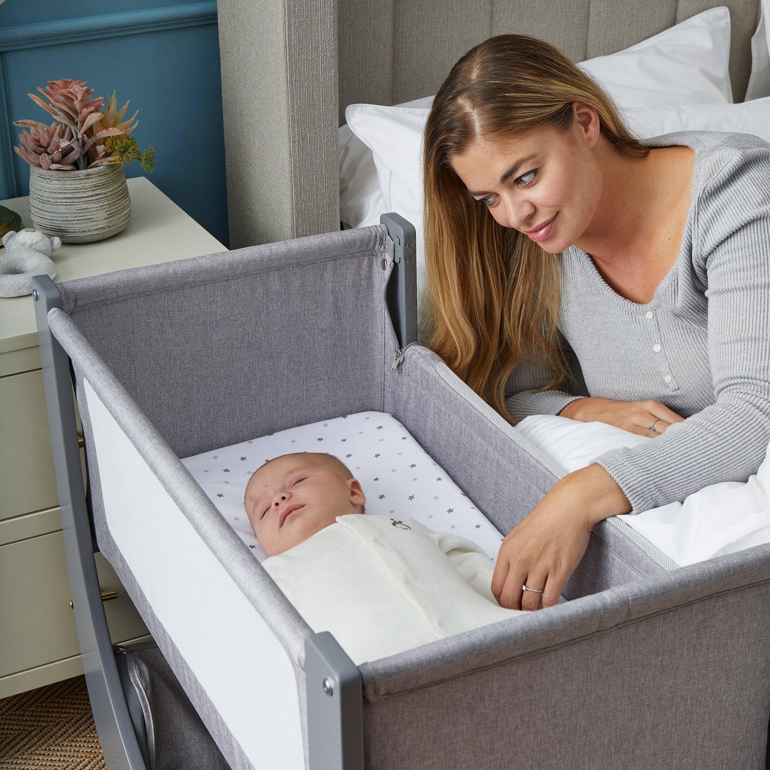 Shnuggle - Wholesale Bassinet - Baby - Shnuggle Air Lite Infant Bedside Bassinet1