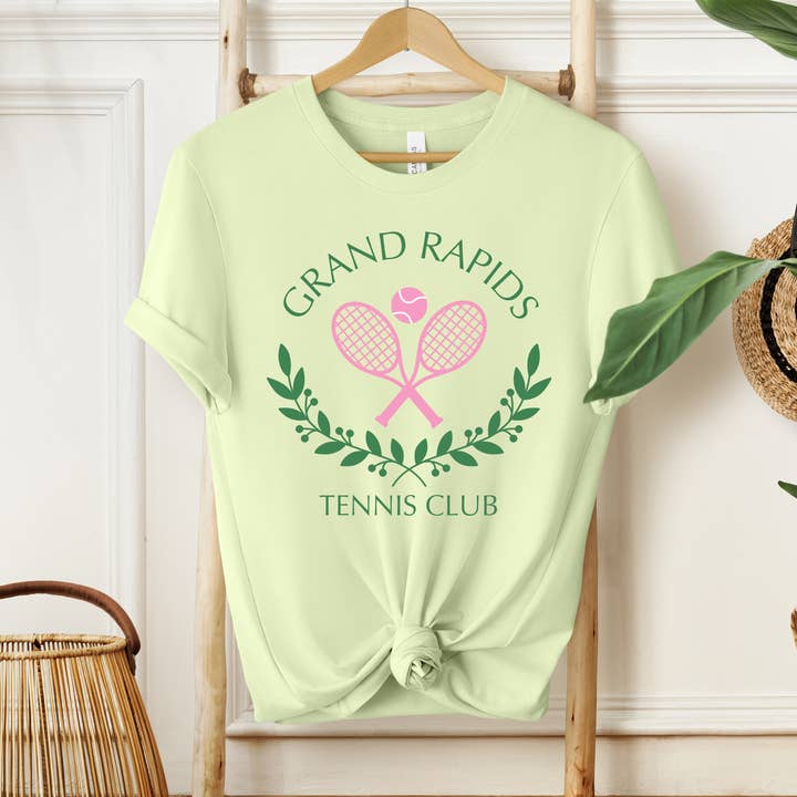 T-shirt personnalisé Tennis Club Laurel Greenery pour la vente par Southern Girl Supply Co
