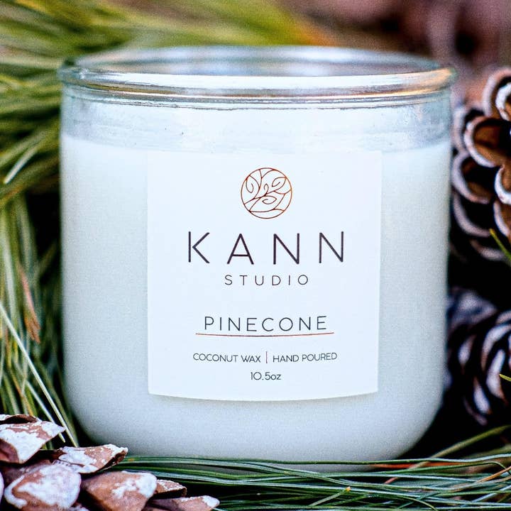 Pinecone 10,5 oz kaars voor wholesale door KANN Studio