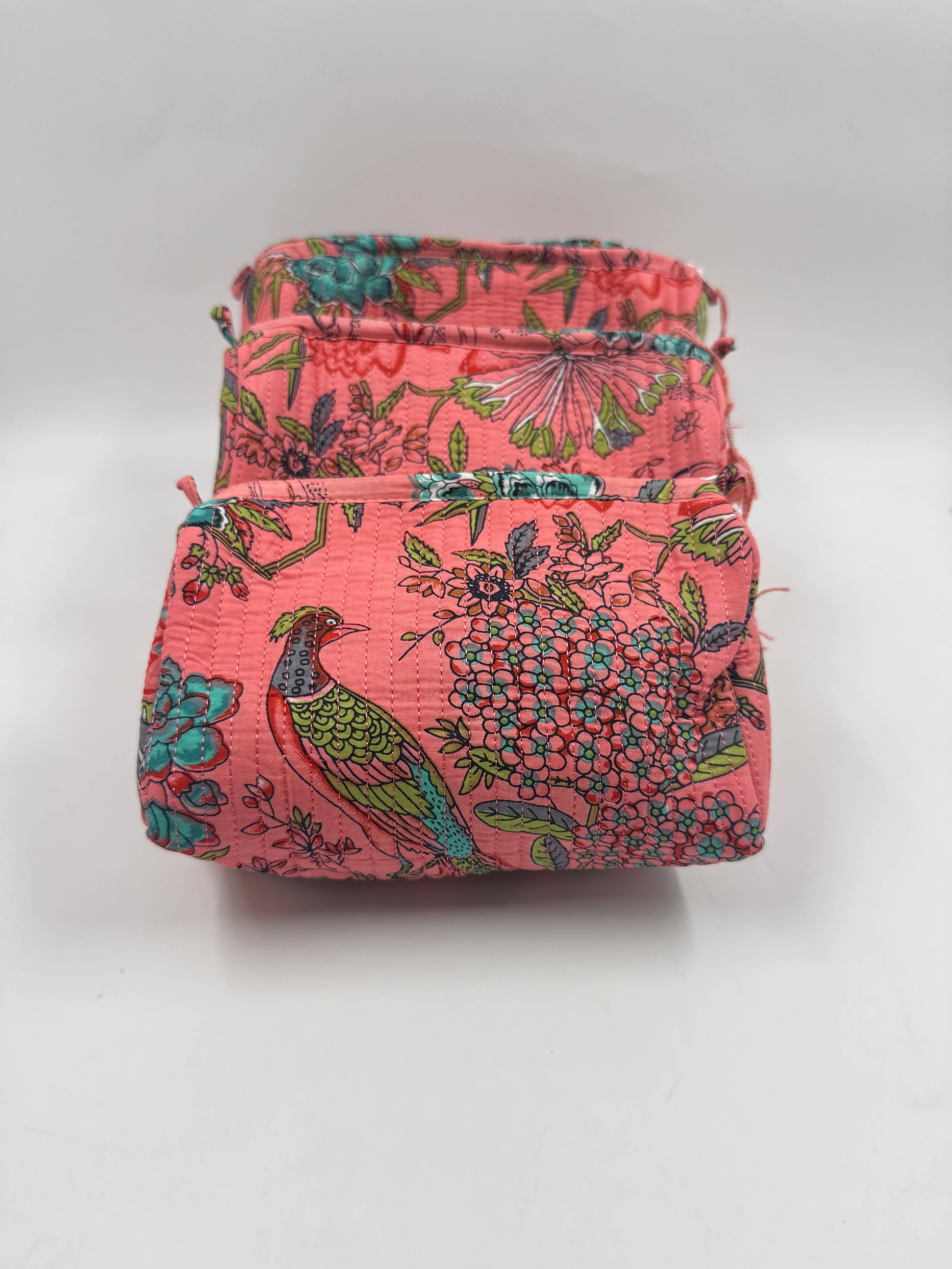 Funky Yak Ltd – wholesale Make-up/cosmetic bag – 100% cotton  quilted washbag set of 3 small medium n large  2