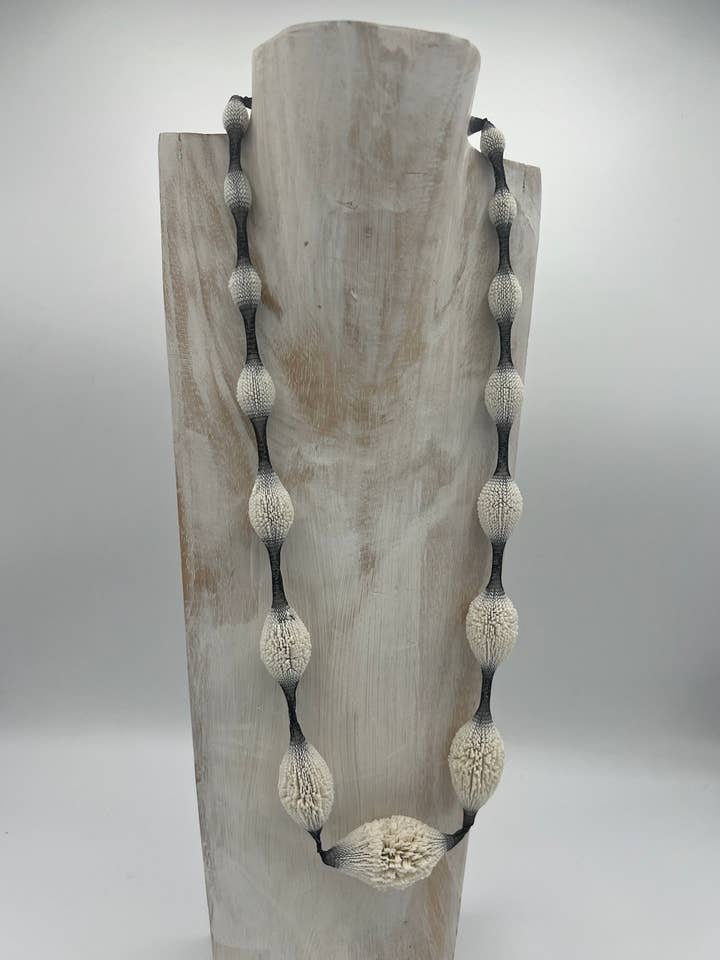 Colar sautoir degradé 35 cm por atacado de Tzuri Gueta