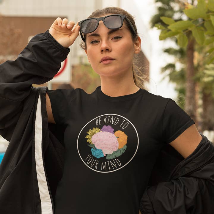 Maglietta unisex a maniche corte con scritta «Be Kind To Your Mind» per la vendita all'ingrosso da parte di inspire