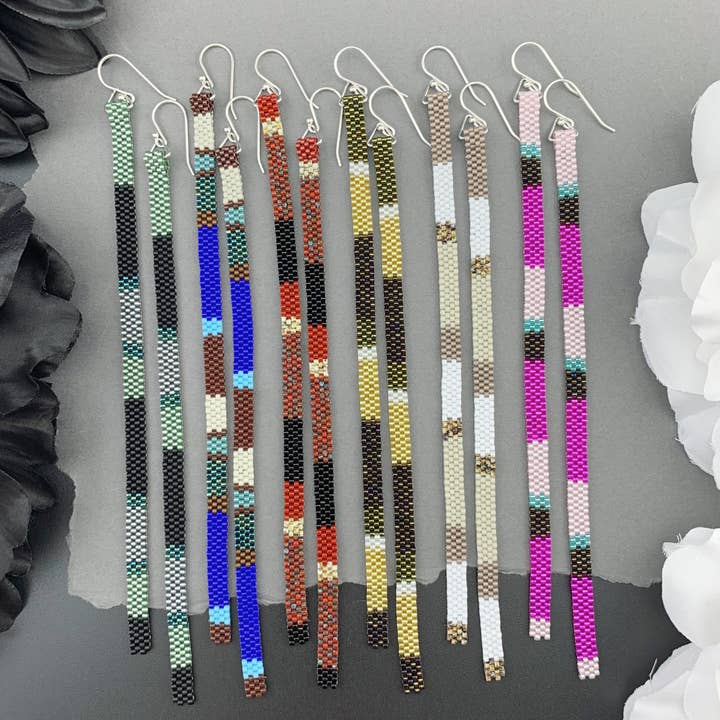 Boucles d'oreilles longues et fines en perles tissées Peyote - Groupe 1 pour la vente par LITVA'S Jewelry