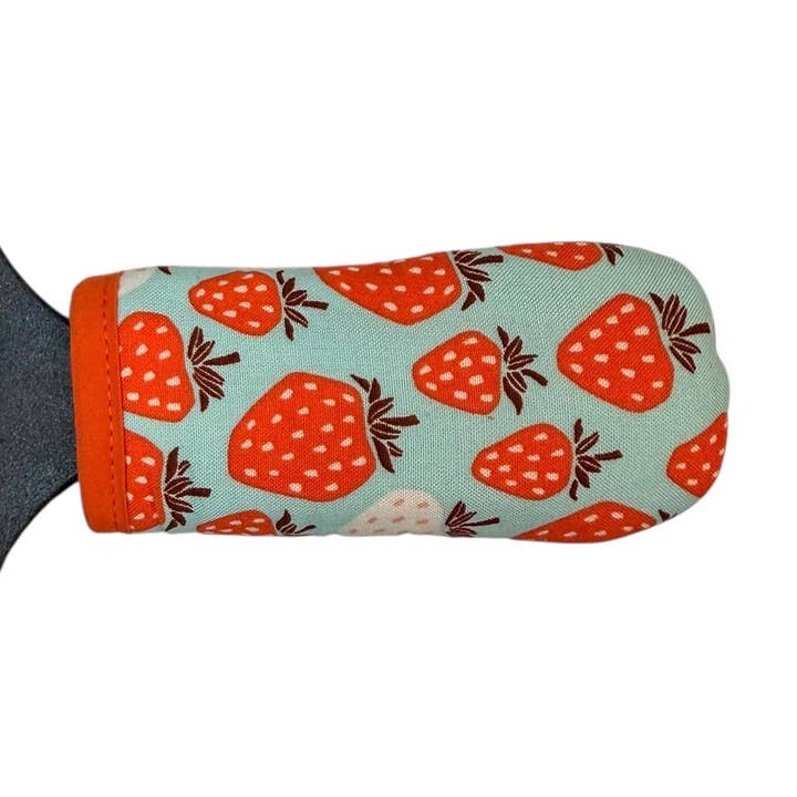 Strawberries Cast Iron Handle Mitt for wholesale by Collisionware