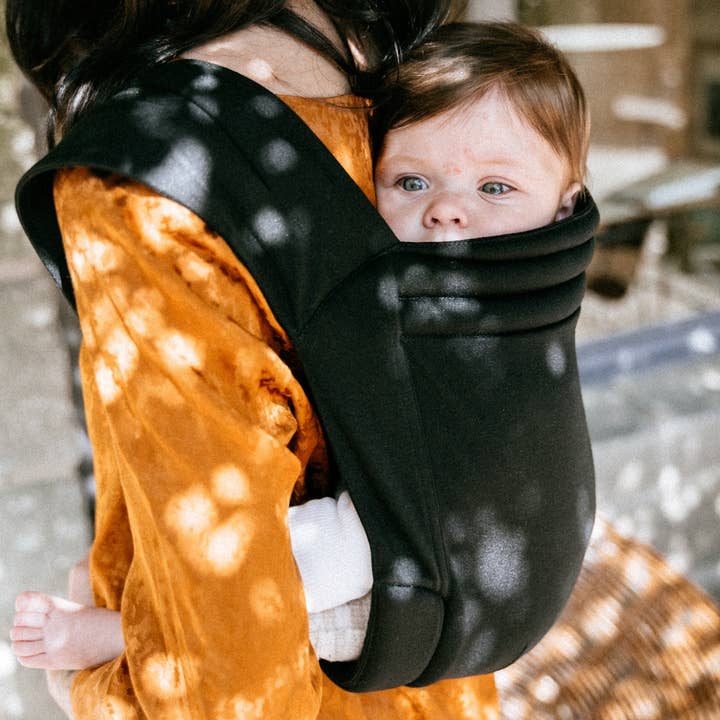 Up&Go baby carrier - Black for wholesale by Studio Romeo