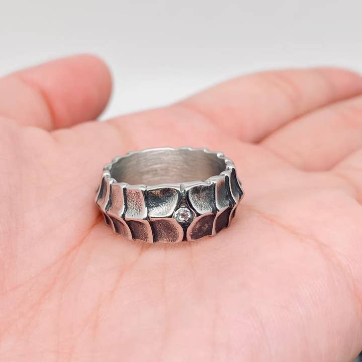 Mio Queena - Vente Chevalières - MJ/MR - Bague en acier inoxydable avec corps de dragon en zircone cubique